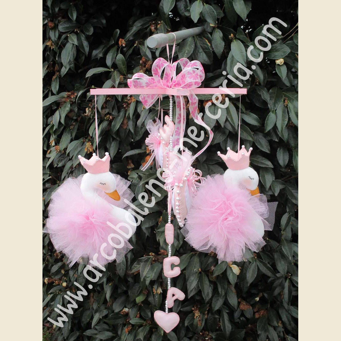 516 I cigni rosa in giostra