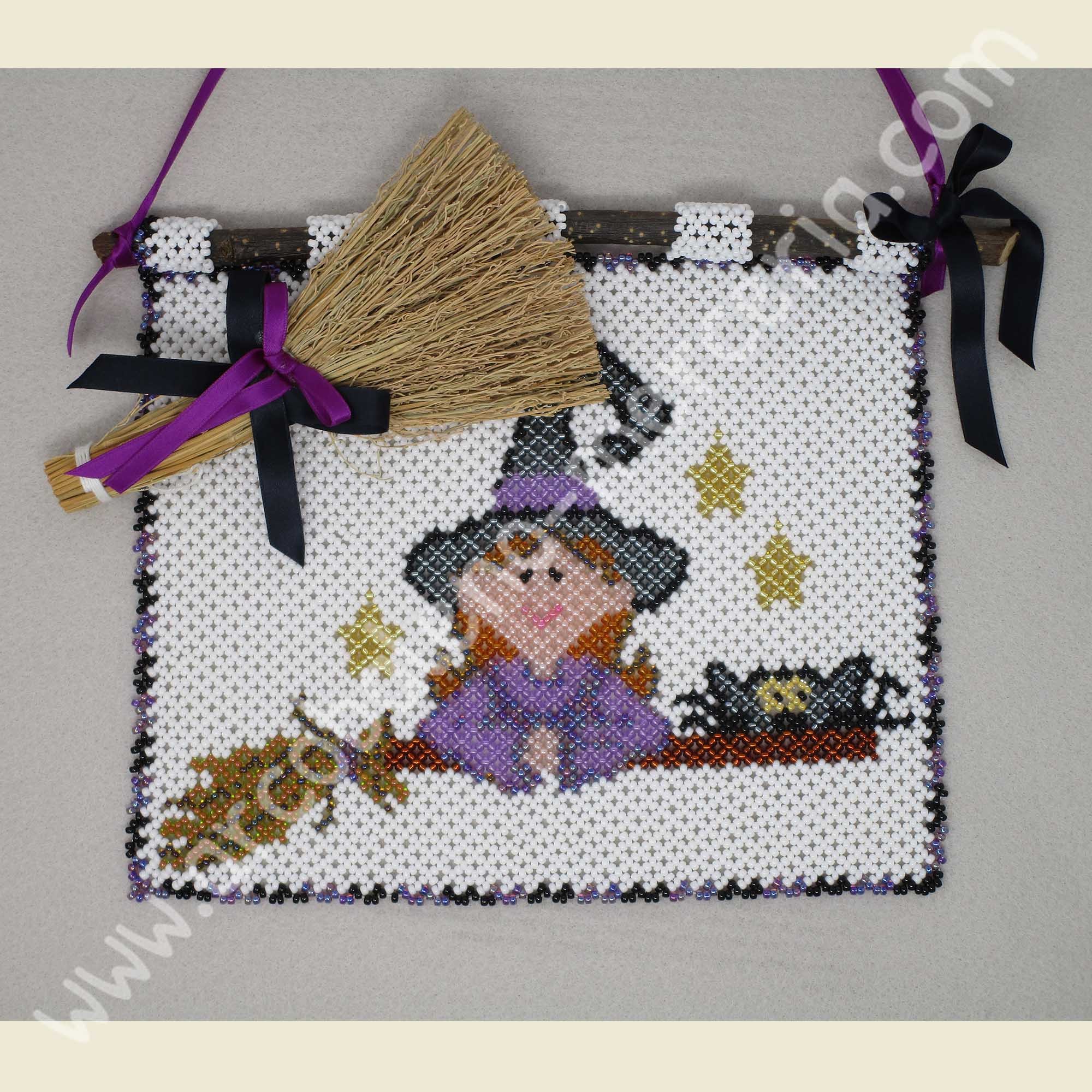 560 Befana sulla scopa