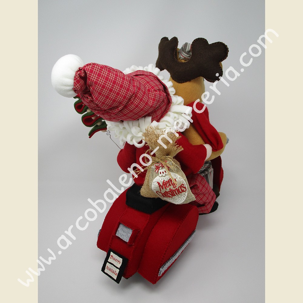 542 Vespa con Babbo Natale e renna