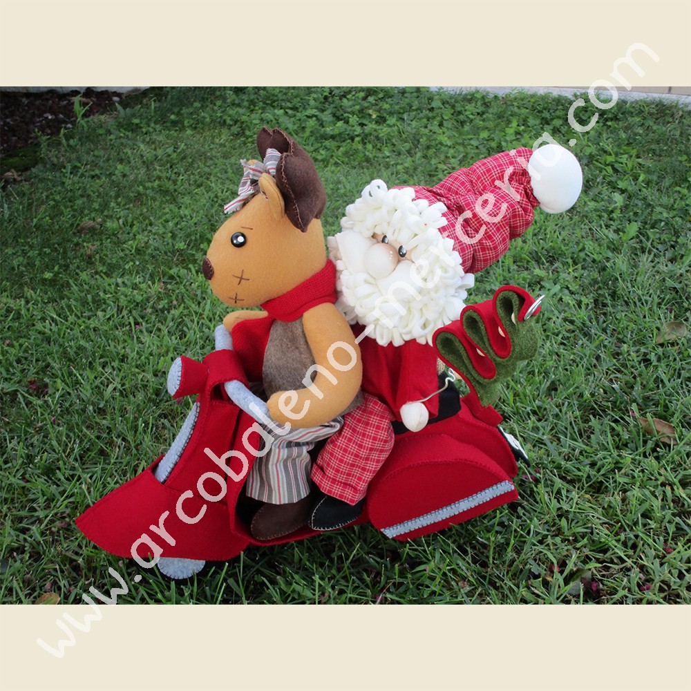 542 Vespa con Babbo Natale e renna
