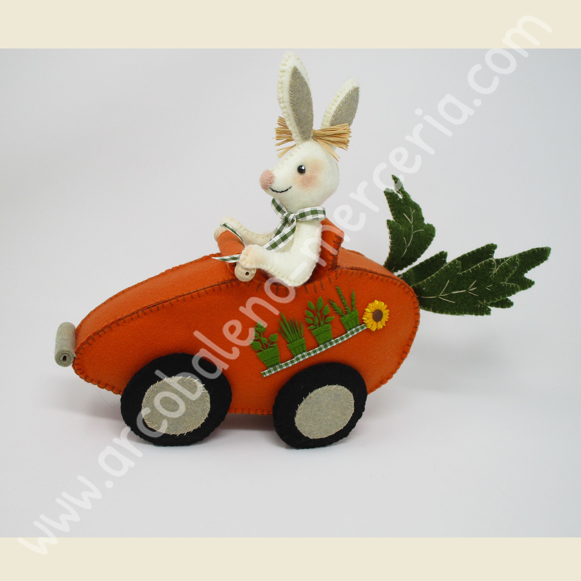 Carota mobile con coniglio
