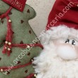 Babbo Natale seduto con il suo albero