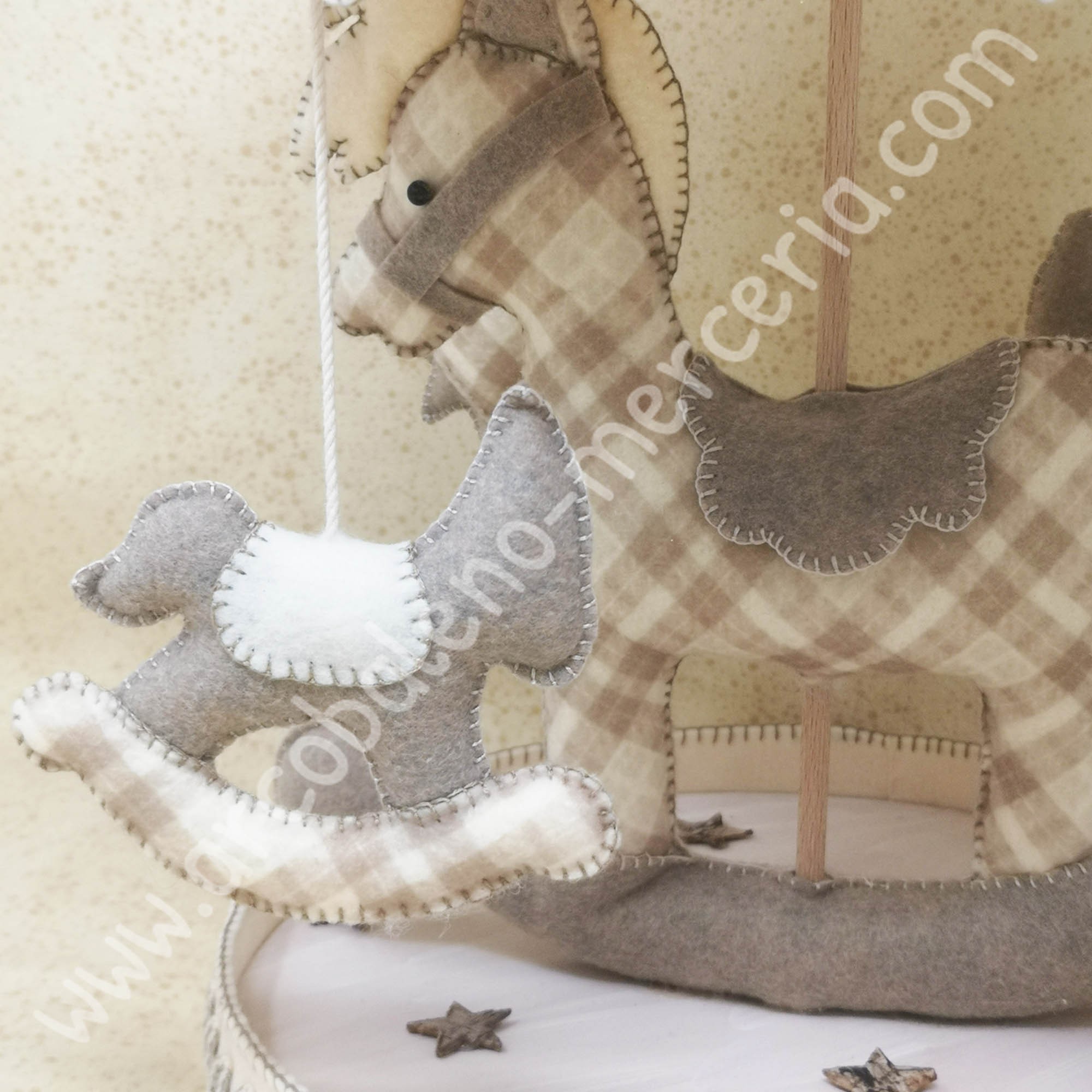 Giostra cavallino beige