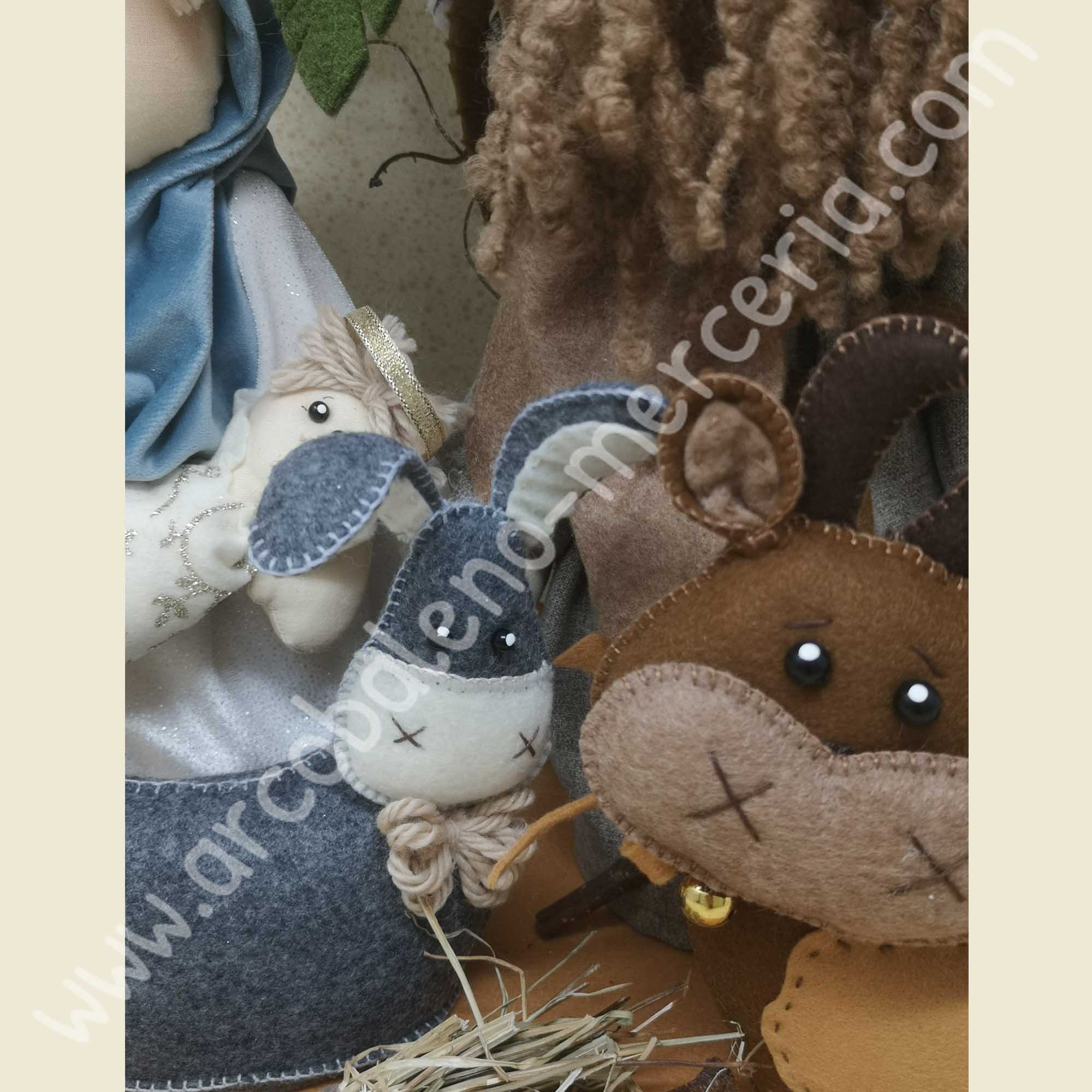 Presepe con bue e asinello