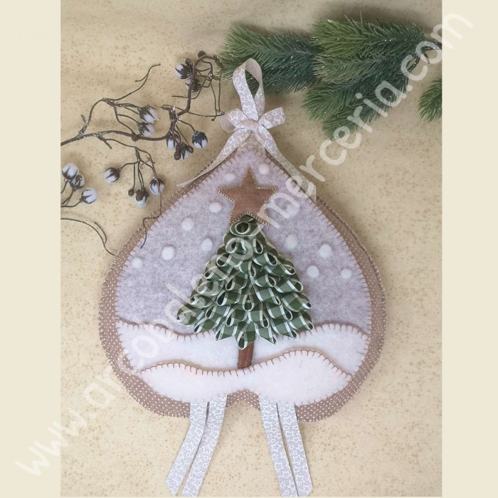 CUORE CON ALBERO DI NASTRI