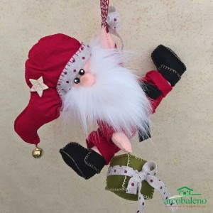 BABBO NATALE CHE PORTA I DONI IN AEREO